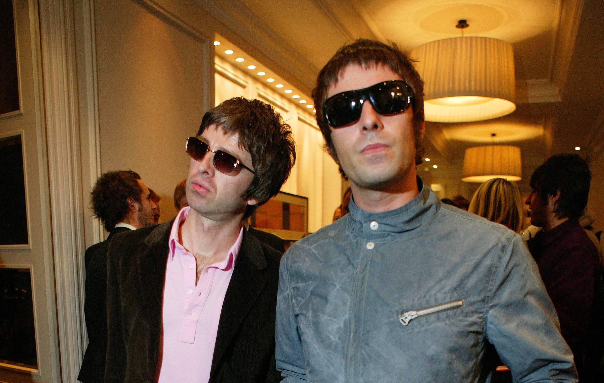 Q AWARDS Photo of Liam GALLAGHER and Noel GALLAGHER and OASIS, Noel Gallagher, Liam Gallagher, posed (Photo by Mick Hutson/Redferns)