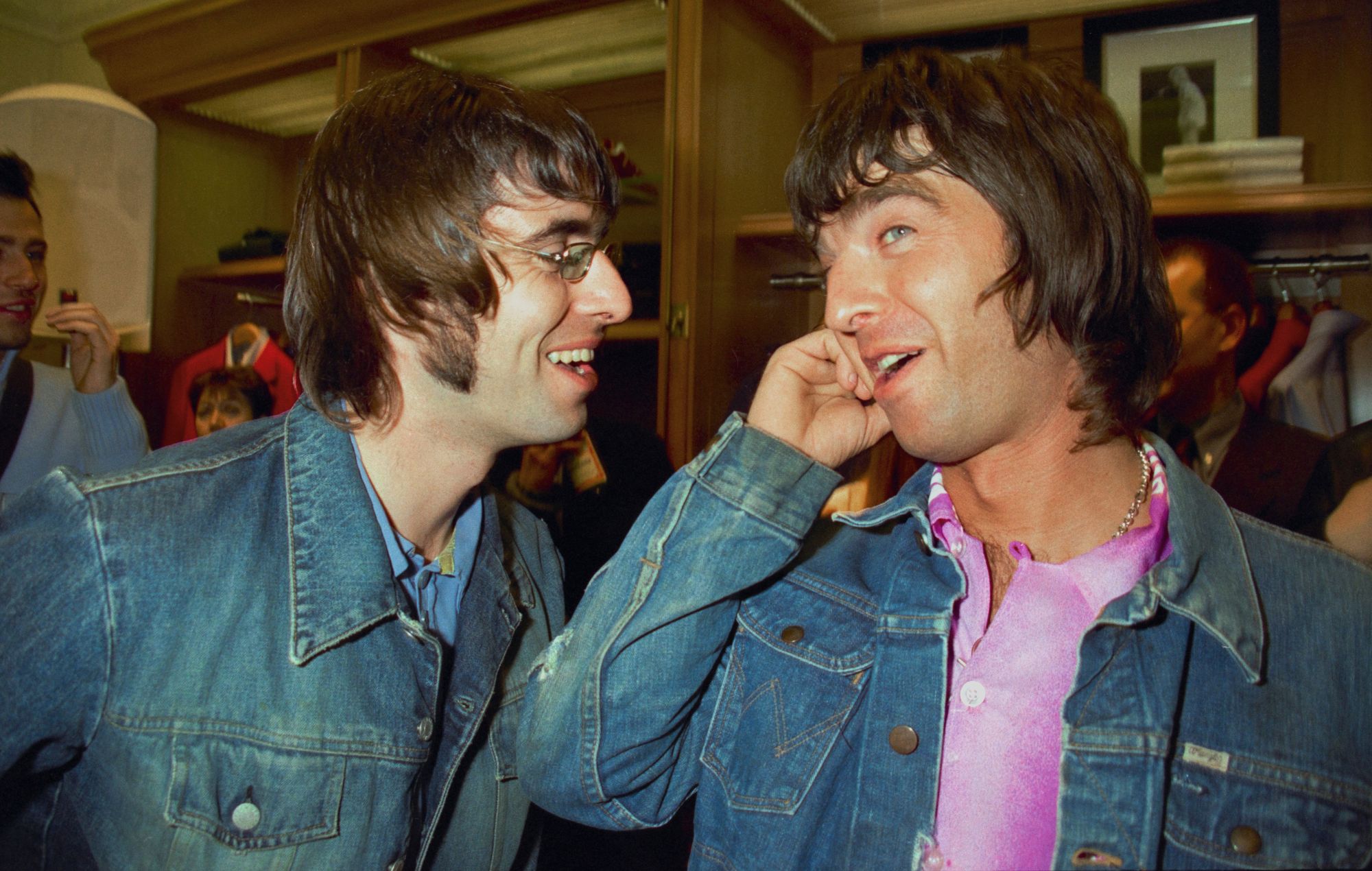 Liam Gallagher and Noel Gallagher in 1999