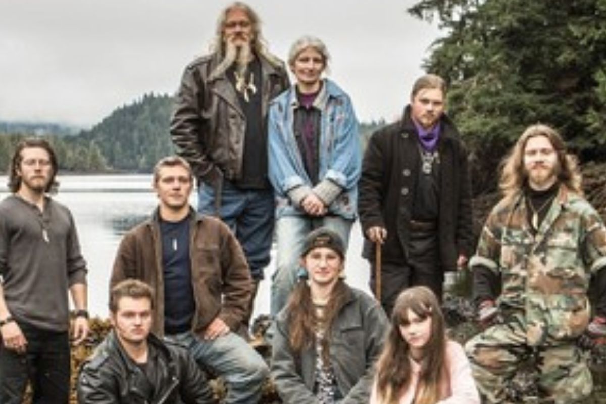 Alaskan Bush People Star Gabriel Brown and Wife Raquell Split